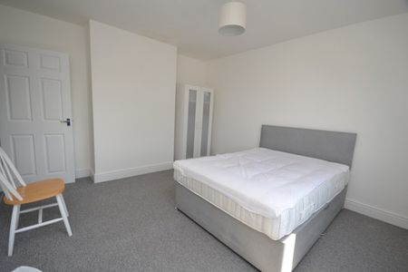 2 bed Flat for Rent - Photo 3
