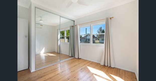 Modern Light Filled Cottage - Photo 1