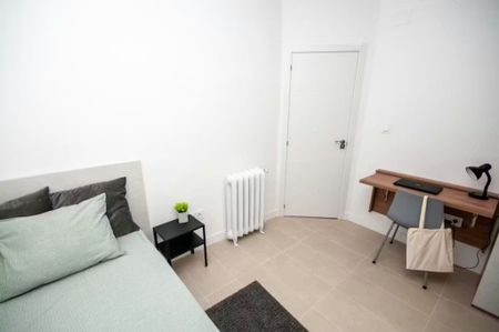 Calle Blanca de Navarra, Madrid, Community of Madrid 28010 - Photo 3