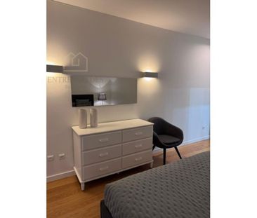 4 room luxury Apartment for rent in Porto, Portugal - Photo 4