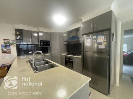 Modern, Neat & Tidy Family Home - Photo 5