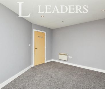 3 bedroom flat to rent - Photo 4