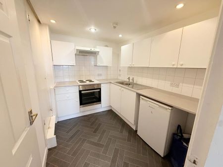 3 bedroom flat to rent - Photo 2