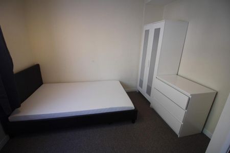 5 bedroom detached house to rent - Photo 4