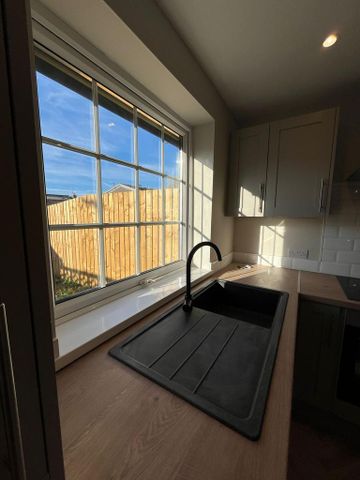 3 bedroom terraced house to rent - Photo 5