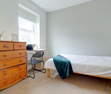 4 bedroom end of terrace house to rent - Photo 4