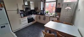 4 Bed - 85 Harold Grove, Hyde Park, Leeds - LS6 1LB - Student - Photo 5