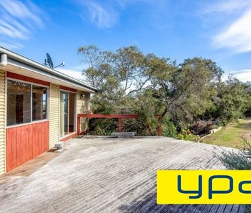 Boho Coastal Retreat with Large Yard - Photo 4