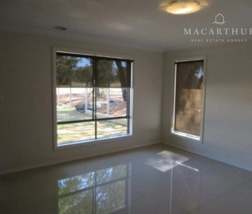2 / 20 St Pauls Place, Gobbagombalin NSW 2650 - Photo 2