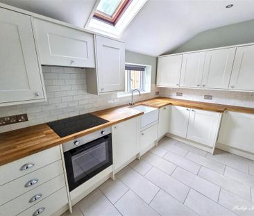 2 bedroom semi-detached house to rent - Photo 5