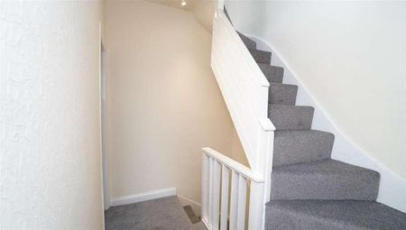 The Grove, Greengates, Bradford, BD10 - Photo 5