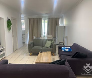 Newly Painted Townhouse, Ducted air condition & Prime Location! - Photo 1