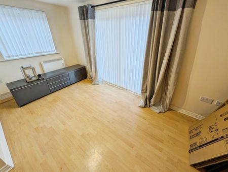 2 bedroom Flat To Let - Photo 3