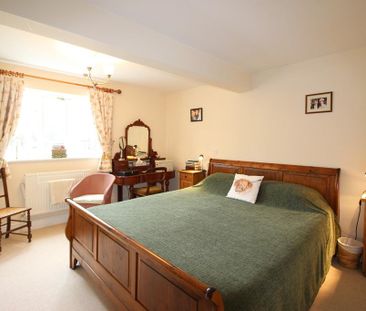 4 bedroom link detached house to rent - Photo 4