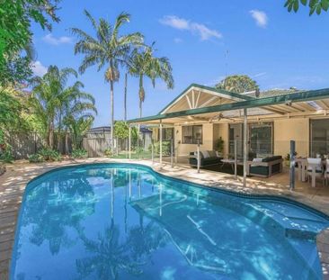 Private, Family-Friendly Home in Southport’s Best Location! - Photo 1