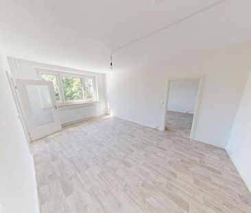 Lichterhellte 2-Raum-Wohnung mit Einbauküche - Photo 5