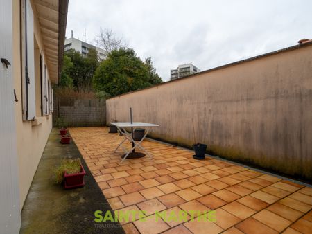 A LOUER - MAISON DE VILLE AVEC EXTERIEUR - NIORT - Photo 5