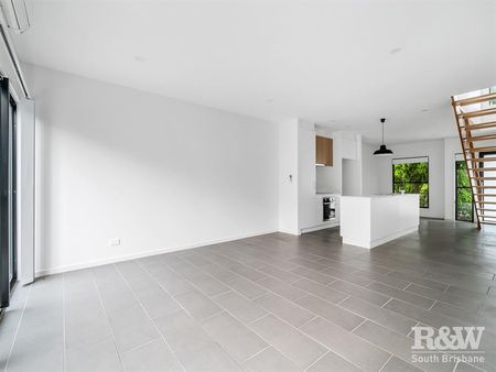 69 Salonica Road, Carina Heights - Photo 2