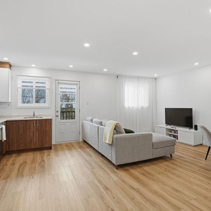 --- Superbe 4 1/2 entièrement rénové, Vieux-Longueuil - Photo 1
