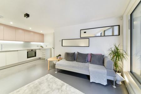 3 bedroom flat to rent - Photo 3