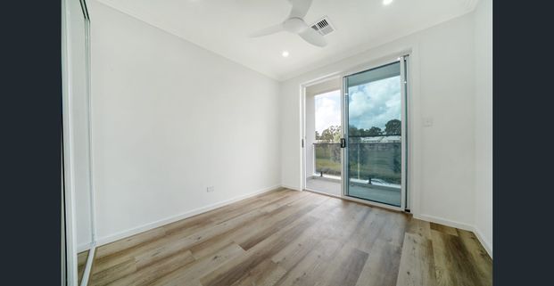 Near new luxurious home in prime location in the beautiful suburb of Macarthur Heights! - Photo 1