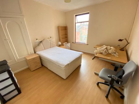 6 Bed Student Accommodation - Photo 5