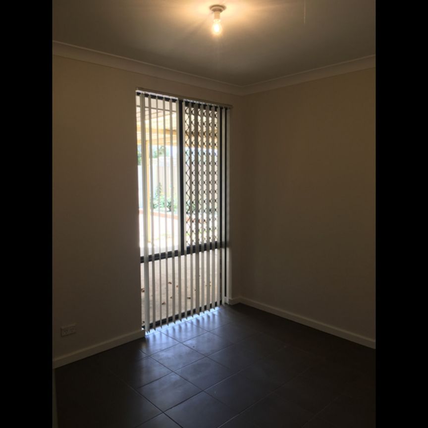 Spacious Family Home in a Prime Location! - Photo 1