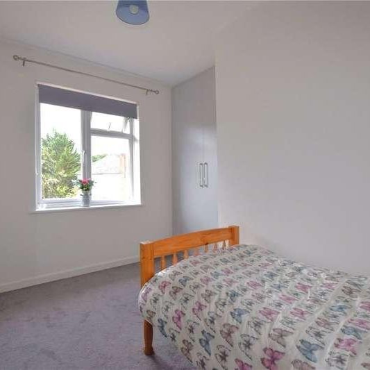 Chertsey Lane, Staines-upon-thames, Surrey, TW18 - Photo 1
