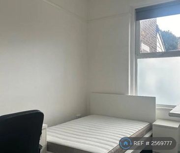 1 bedroom in a house share to rent - Photo 2