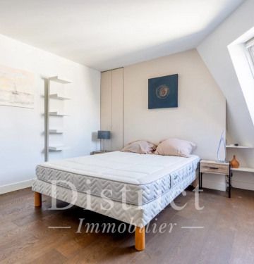 Appartement • Saint Philippe du Roule - Photo 3