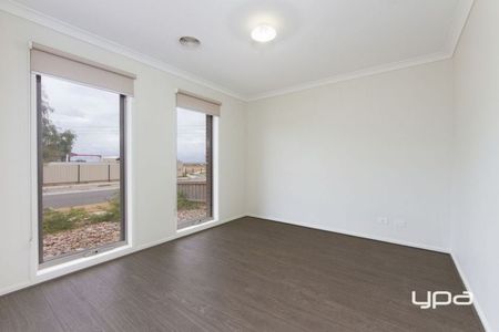 BEAUTIFUL FAMILY HOME - Photo 4