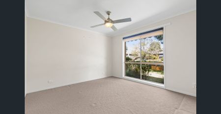 Modern Family Living on Como Road - Photo 2