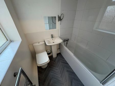 2 bedroom terraced house to rent - Photo 4