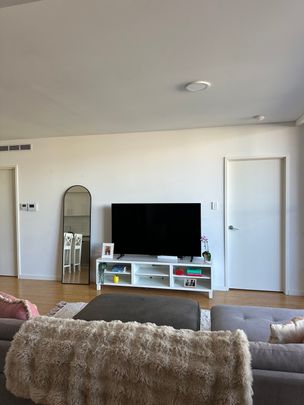 Scarborough - Photo 1