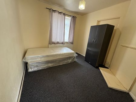 Greenhill Gardens, Northolt - Photo 4