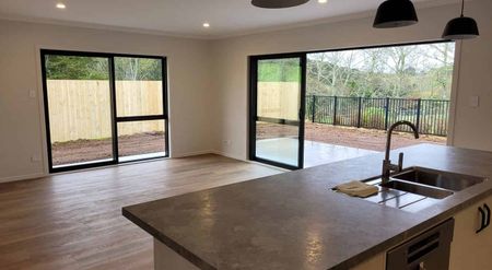 4 Bedroom Home in Kamo West - only 3 years old - Photo 3