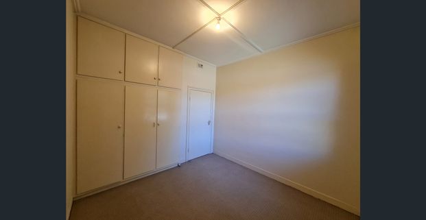 Easy care home - Photo 1