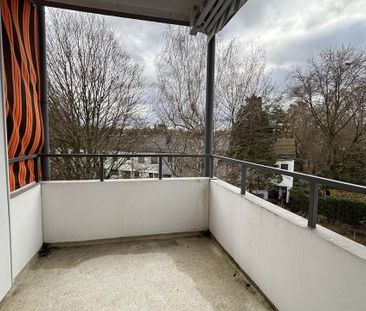 Helle 4-Zimmer-Wohnung mit Südost-Balkon & Garage - Photo 2