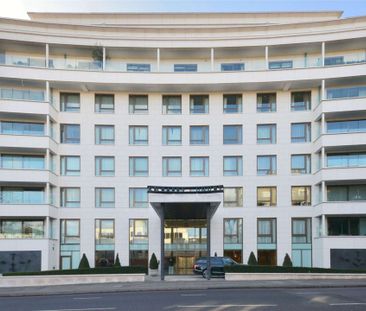 A lateral four bedroom, four bathroom apartment in a popular development in St John's Wood. - Photo 1