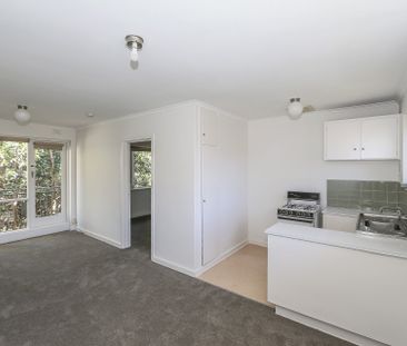 One Bedroom apartment located in the heart of Glen Iris. - Photo 4