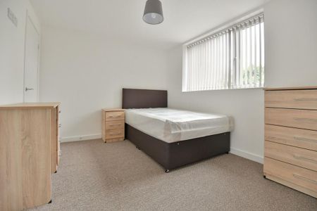 6 bedroom terraced house to rent - Photo 4
