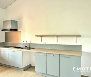 Location Appartement 2 pièces 65m² LES ABYMES 97139 - Photo 2