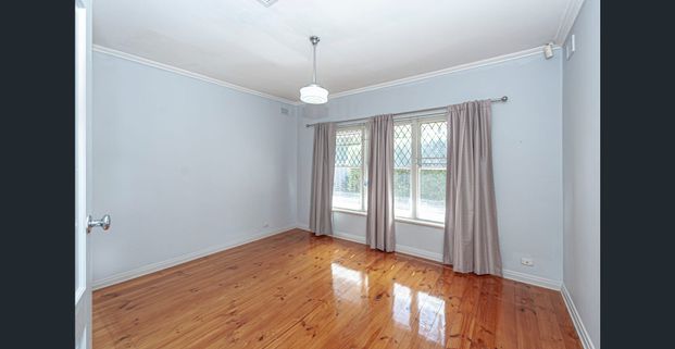 Spacious Family Home with Studio - Moments from Brighton Beach! - Photo 1
