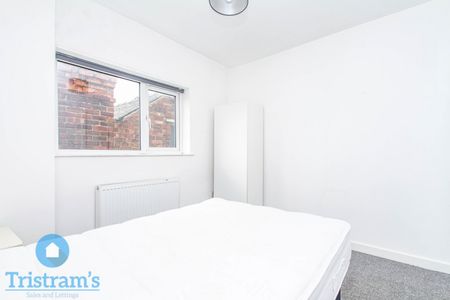 3 bed Flat for Rent - Photo 4