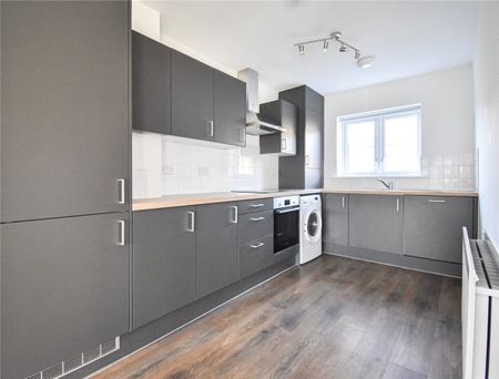 A brand new 3 bedroom house situated in this highly sought within a short distance to the town centre. GCH. Allocated parking space. Unfurnished. - Photo 5