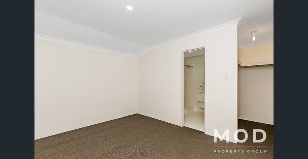 LIVE NEAR THE HEART OF MANDURAH - Photo 1