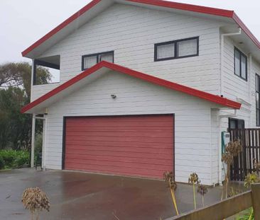 4 Bedroom home in Clarks Beach - Photo 4