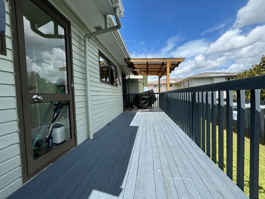 4 bedrooms, Te Atatu Peninsula - Photo 1