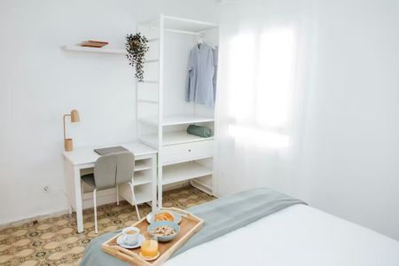 Ronda de Sant Pau, Barcelona, Catalonia 08015 - Photo 4