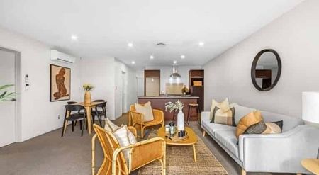 Modern Edgeware Haven - Photo 5